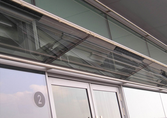 Automatic smoke exhaust system of side curtain wall.
